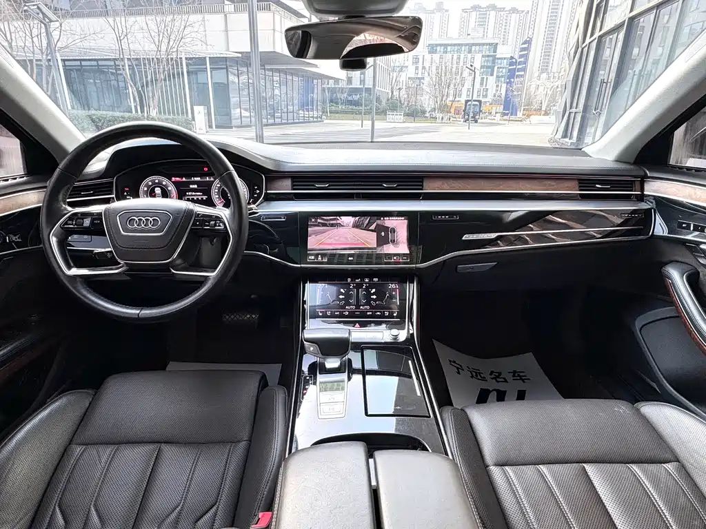 AUDI A8