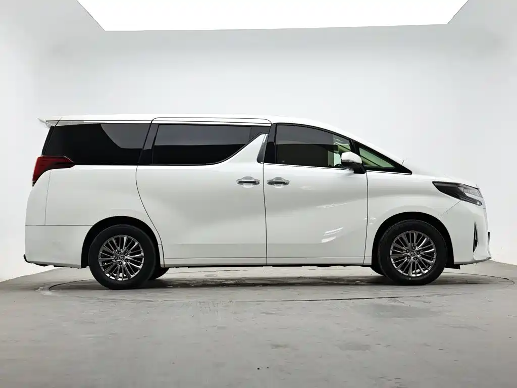 Toyota Alphard — миниатюра 6