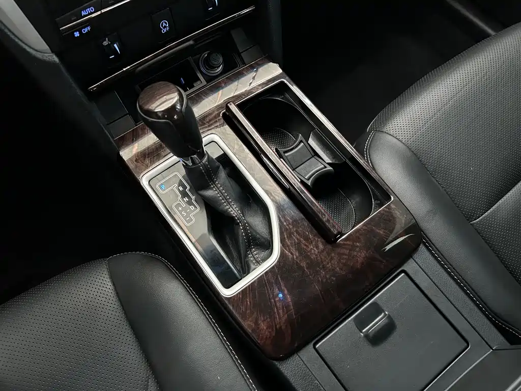Toyota Camry — миниатюра 18