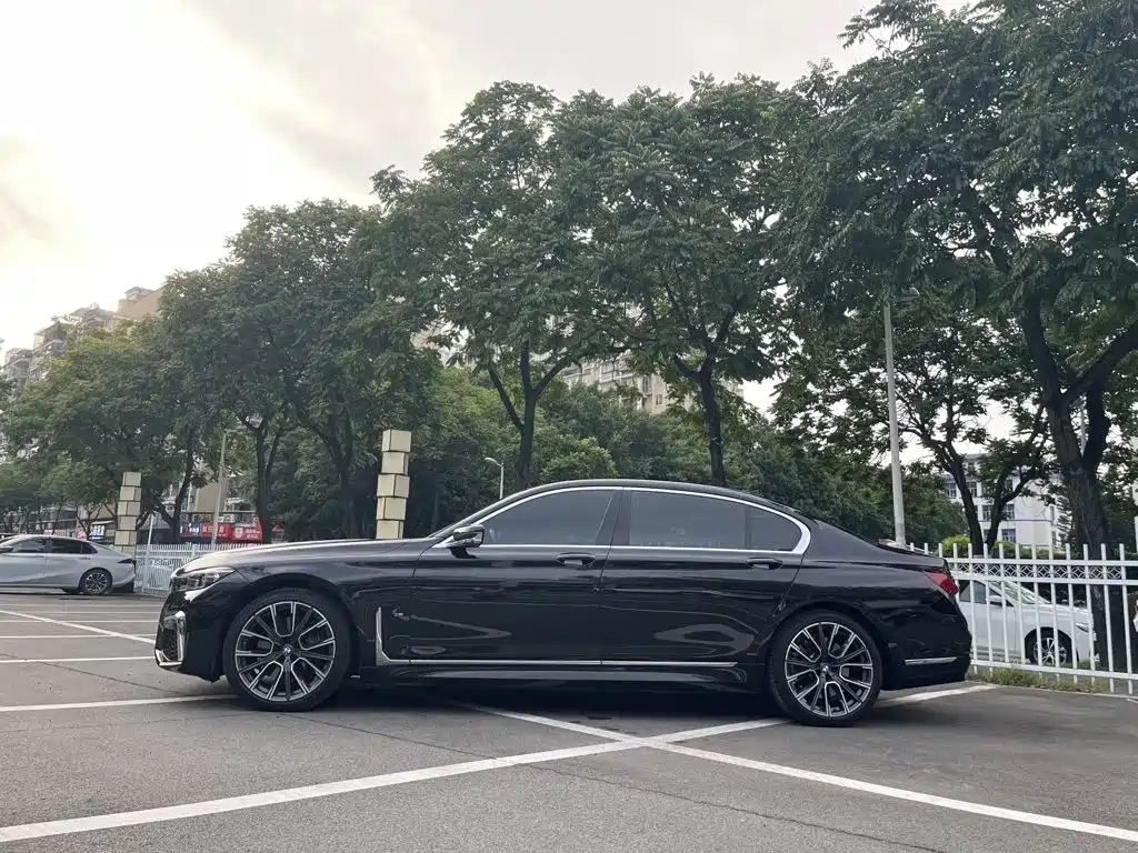 BMW 7 Series — миниатюра 3