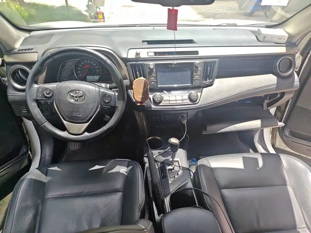 Toyota RAV4 — миниатюра 13