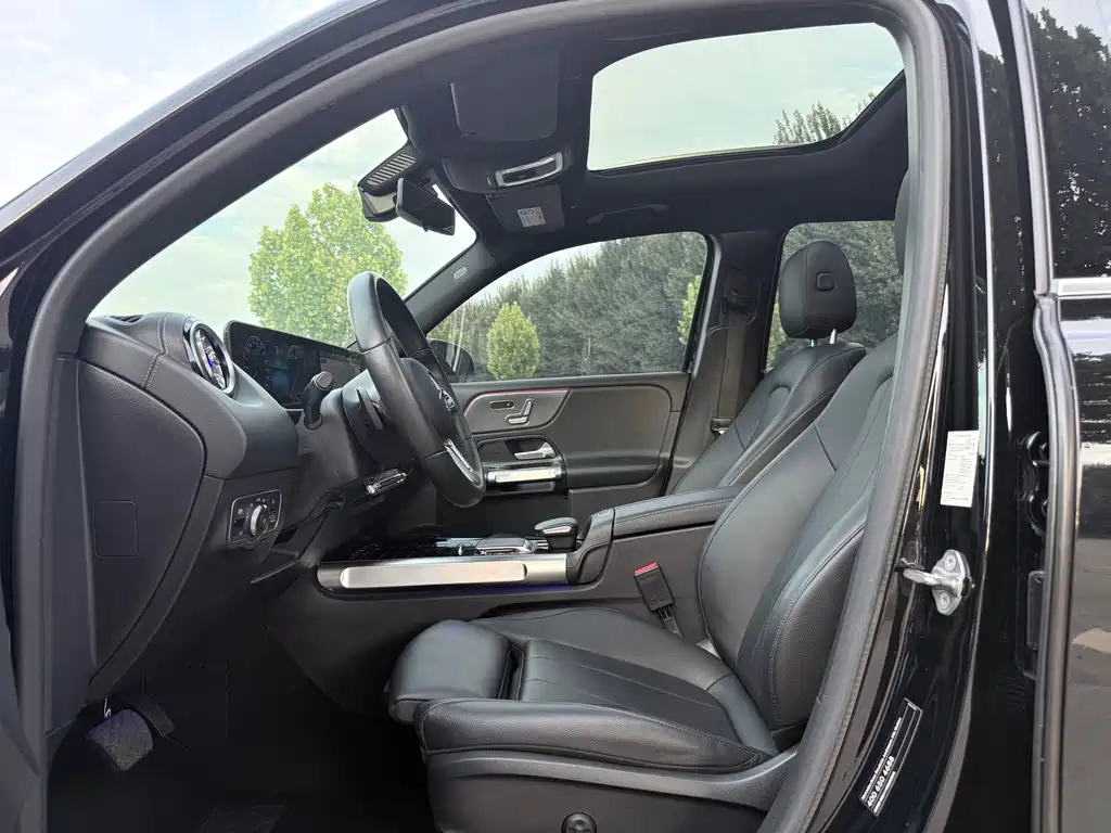 Mercedes-Benz GLB — миниатюра 10