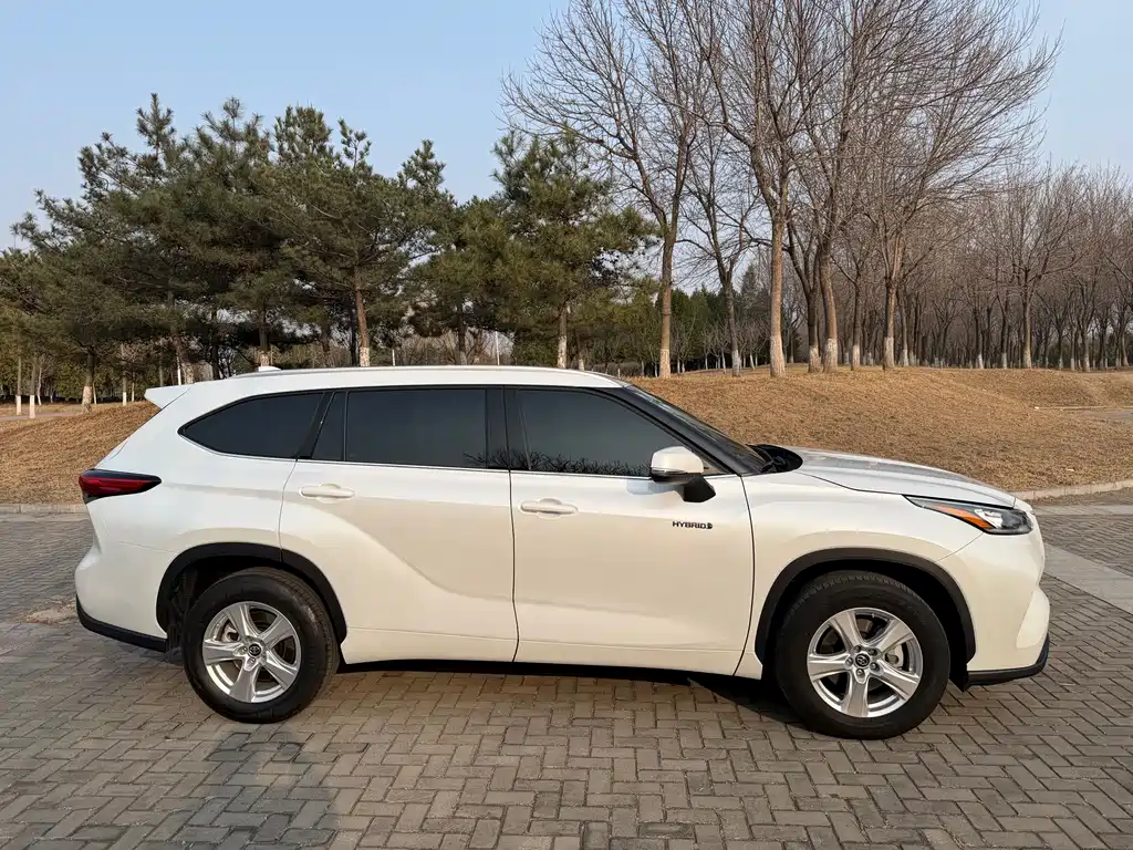 TOYOTA HIGHLANDER