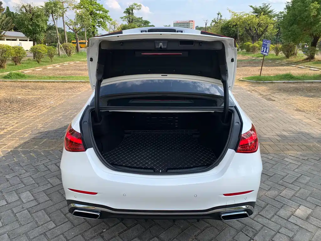 Mercedes-Benz C-Class — миниатюра 15