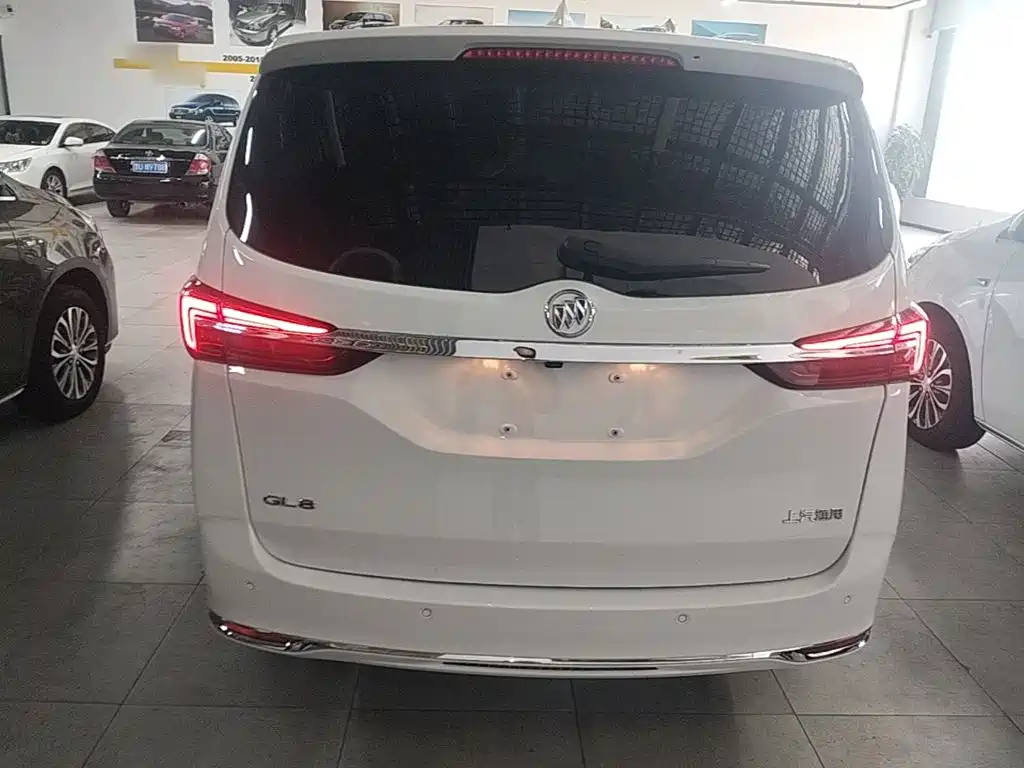 Buick GL8 — миниатюра 6