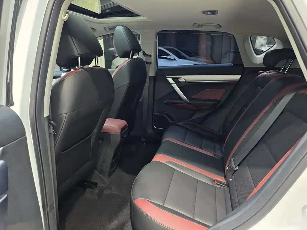 Geely Binyue — миниатюра 17
