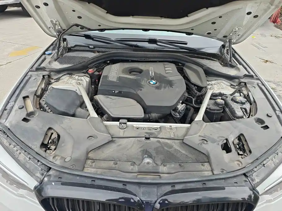BMW 5 Series — миниатюра 10