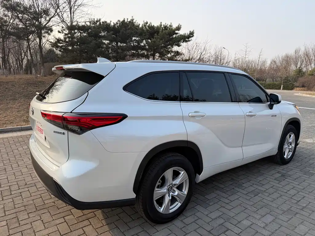 TOYOTA HIGHLANDER
