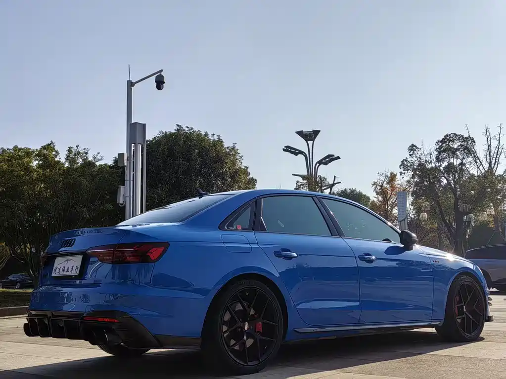 AUDI S4