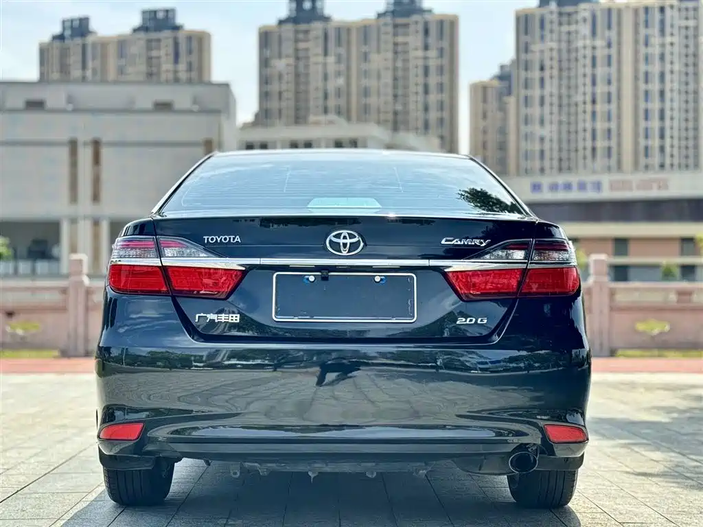 TOYOTA CAMRY