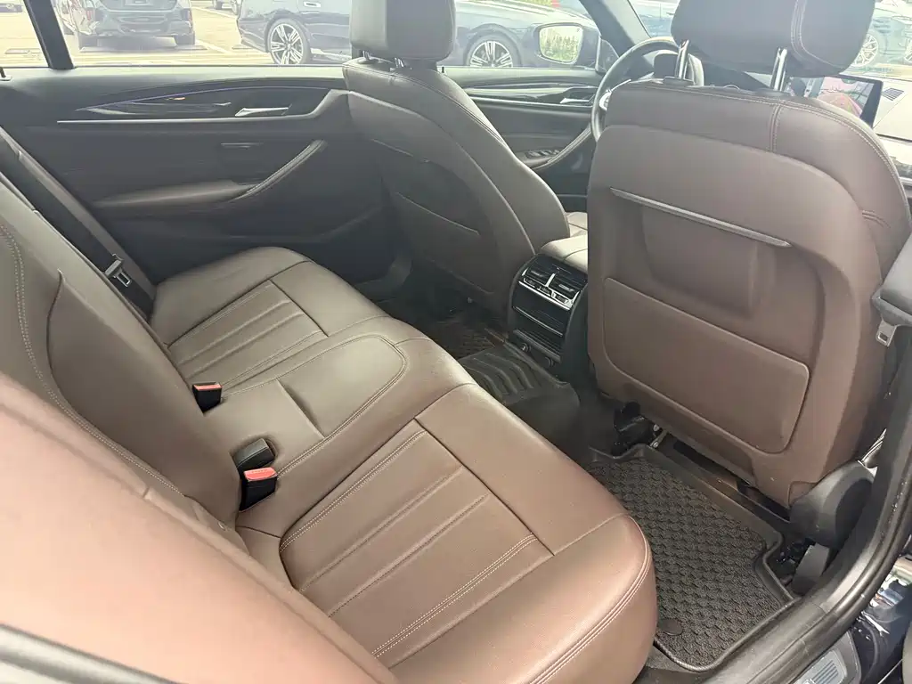 BMW 5 Series — миниатюра 22