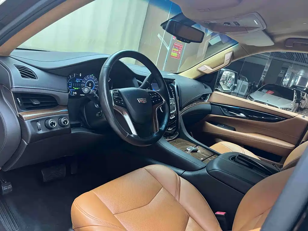 Cadillac Escalade — миниатюра 5