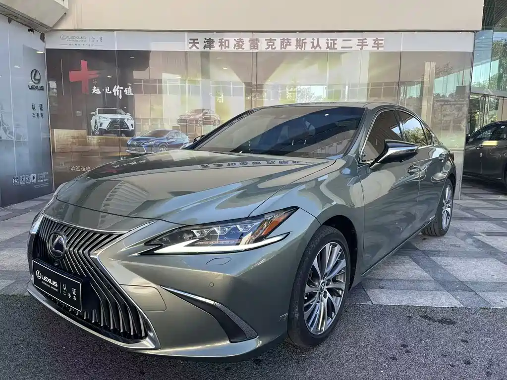 Lexus ES 2022