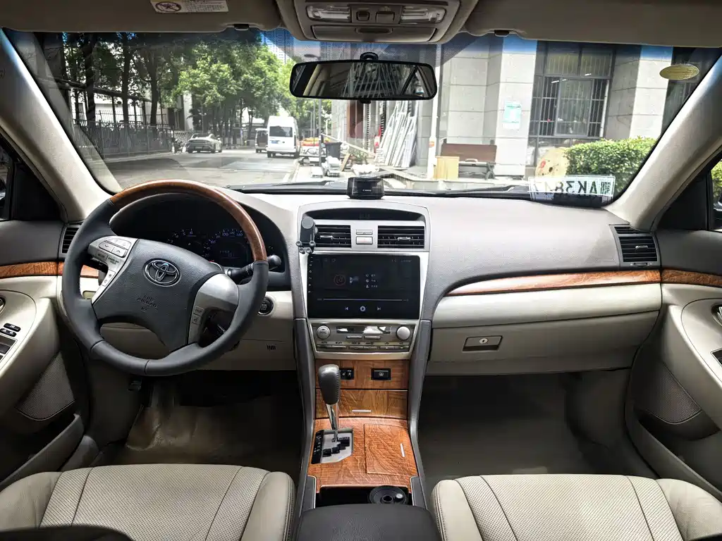 Toyota Camry — миниатюра 7