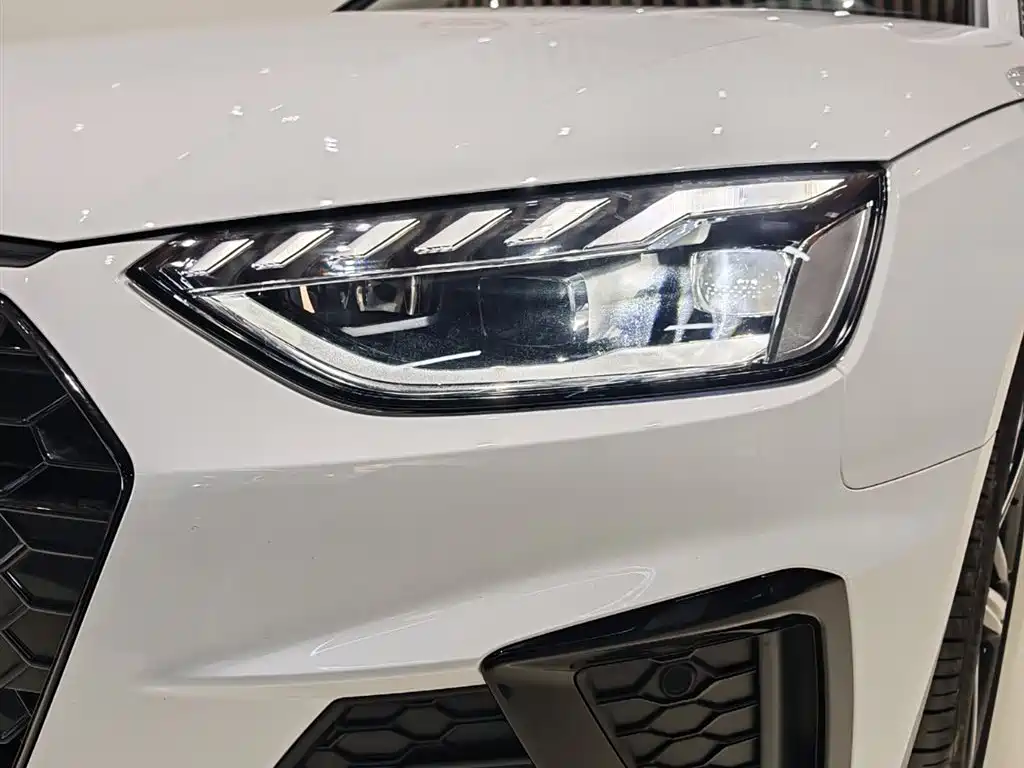 Audi A4L 2024 40 TFSI Luxury