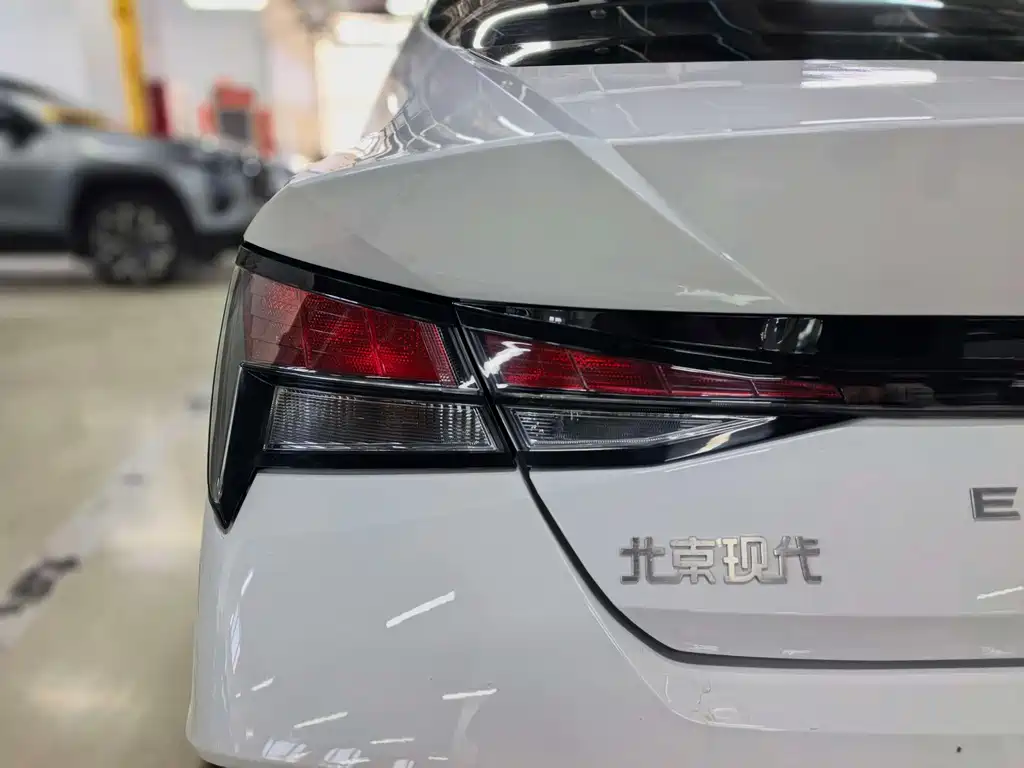 Hyundai Elantra — миниатюра 12