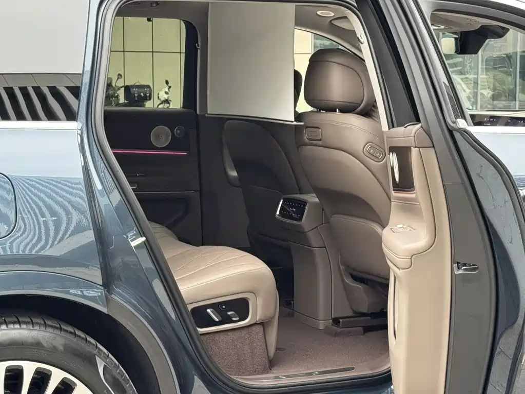 AITO ASK THE WORLD M9