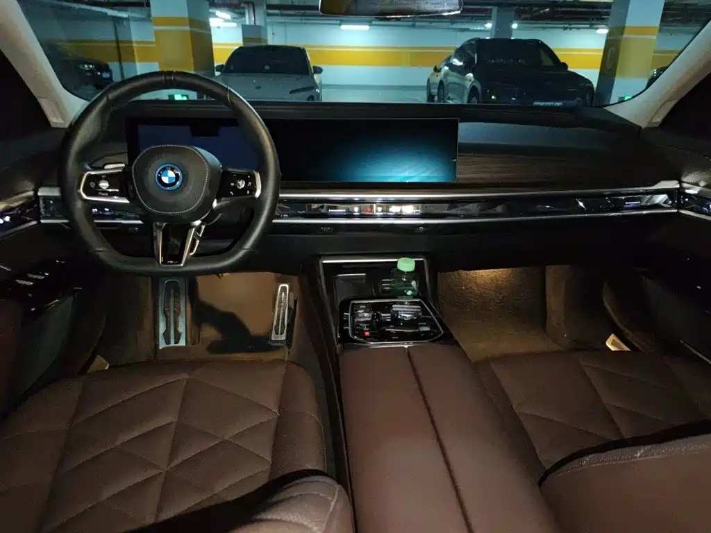 BMW i7 — миниатюра 13