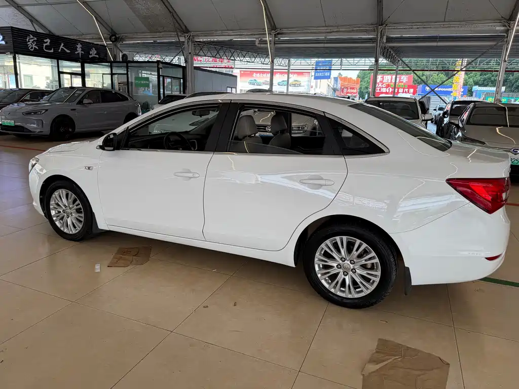 Buick Excelle — миниатюра 10