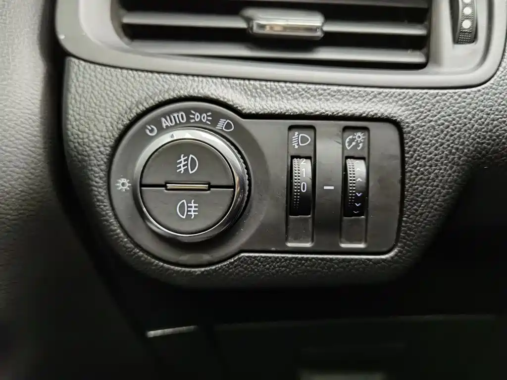 Buick Envision Plus — миниатюра 21