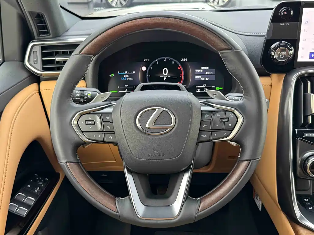 Lexus LX 2025 700h