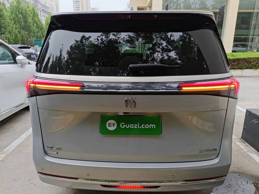 Buick GL8 Hybrid — миниатюра 6