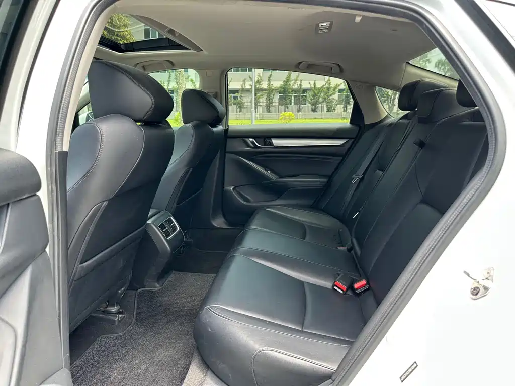 Honda Accord — миниатюра 6