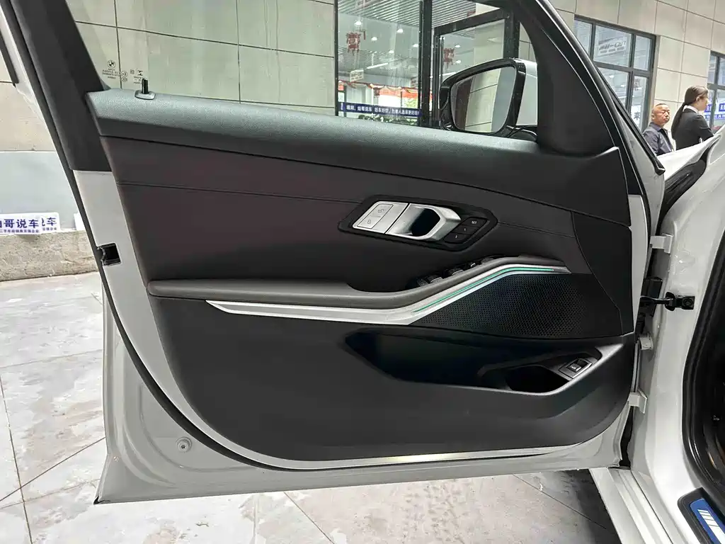 BMW 3 Series — миниатюра 15