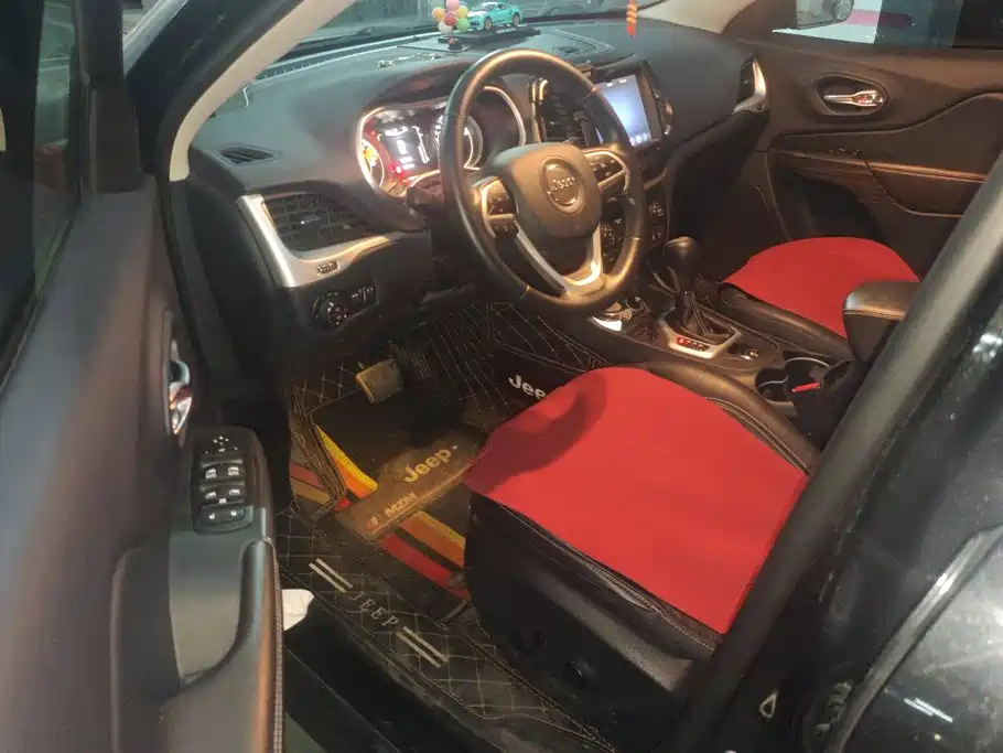 Jeep Cherokee — миниатюра 9