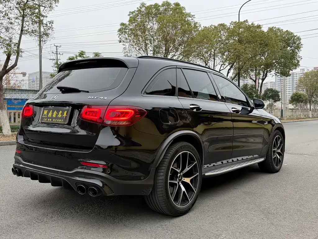 MERCEDES-BENZ GLC AMG