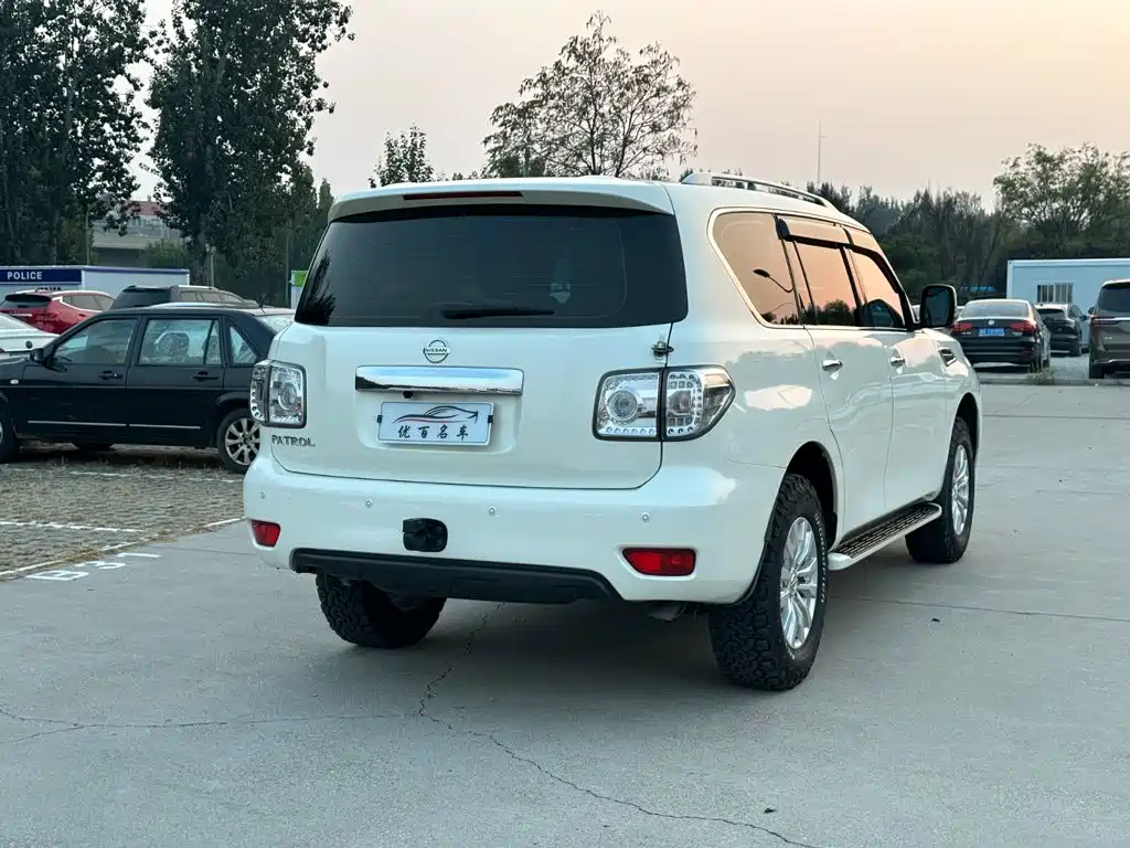 Nissan Patrol — миниатюра 6