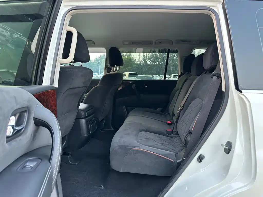 Nissan Patrol — миниатюра 13