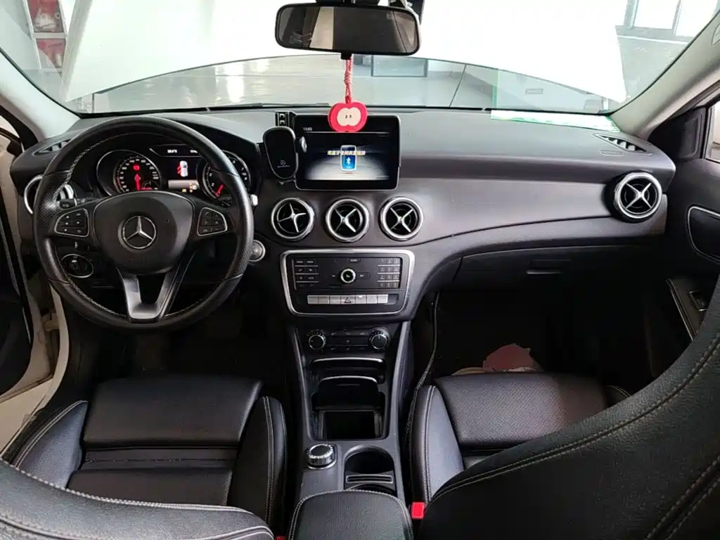 Mercedes-Benz GLA — миниатюра 10