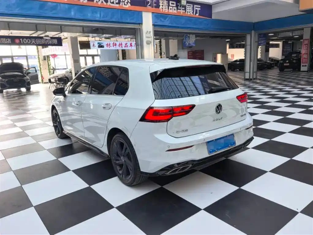 VOLKSWAGEN GOLF