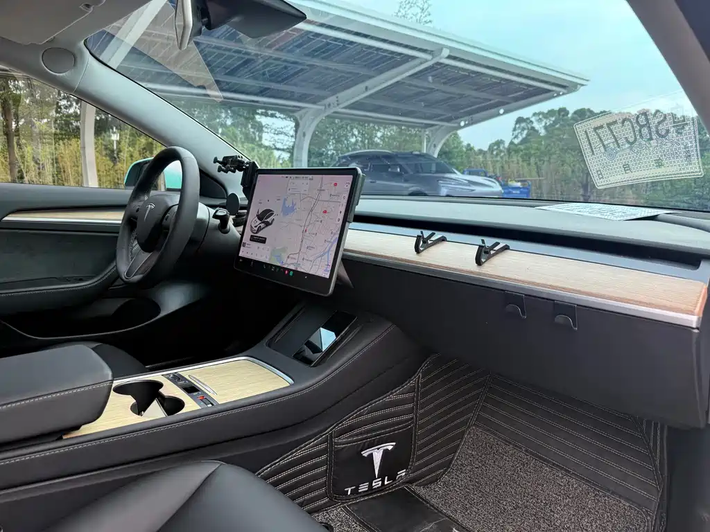 Tesla Model 3 — миниатюра 12