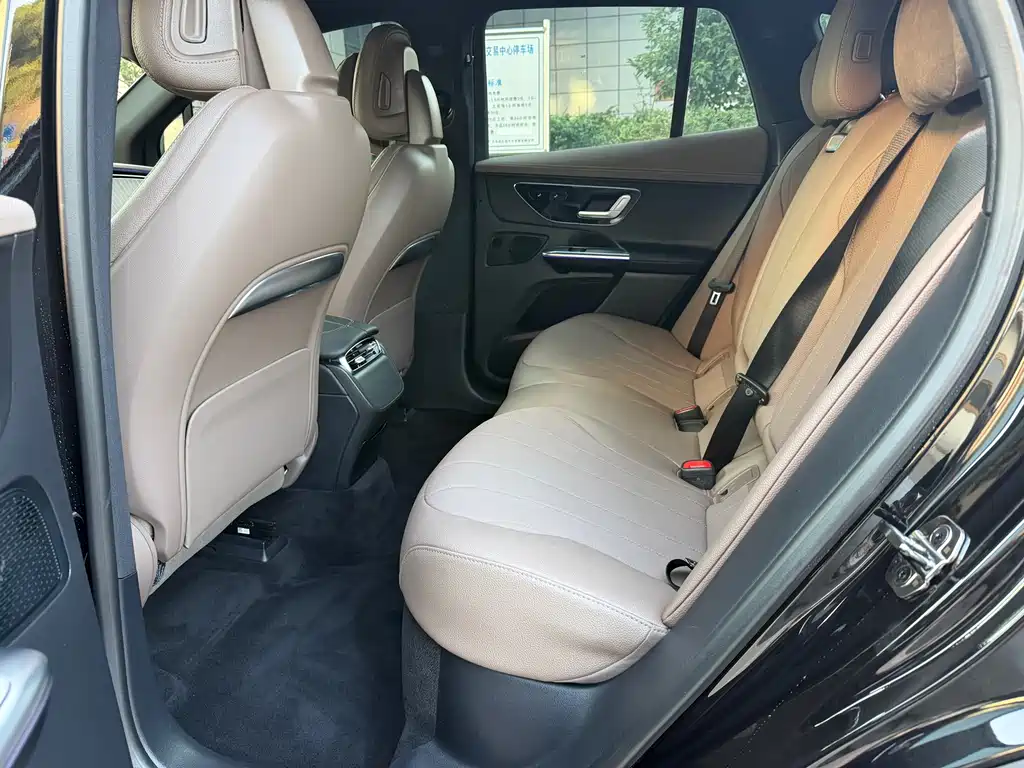 Mercedes-Benz EQE SUV — миниатюра 10