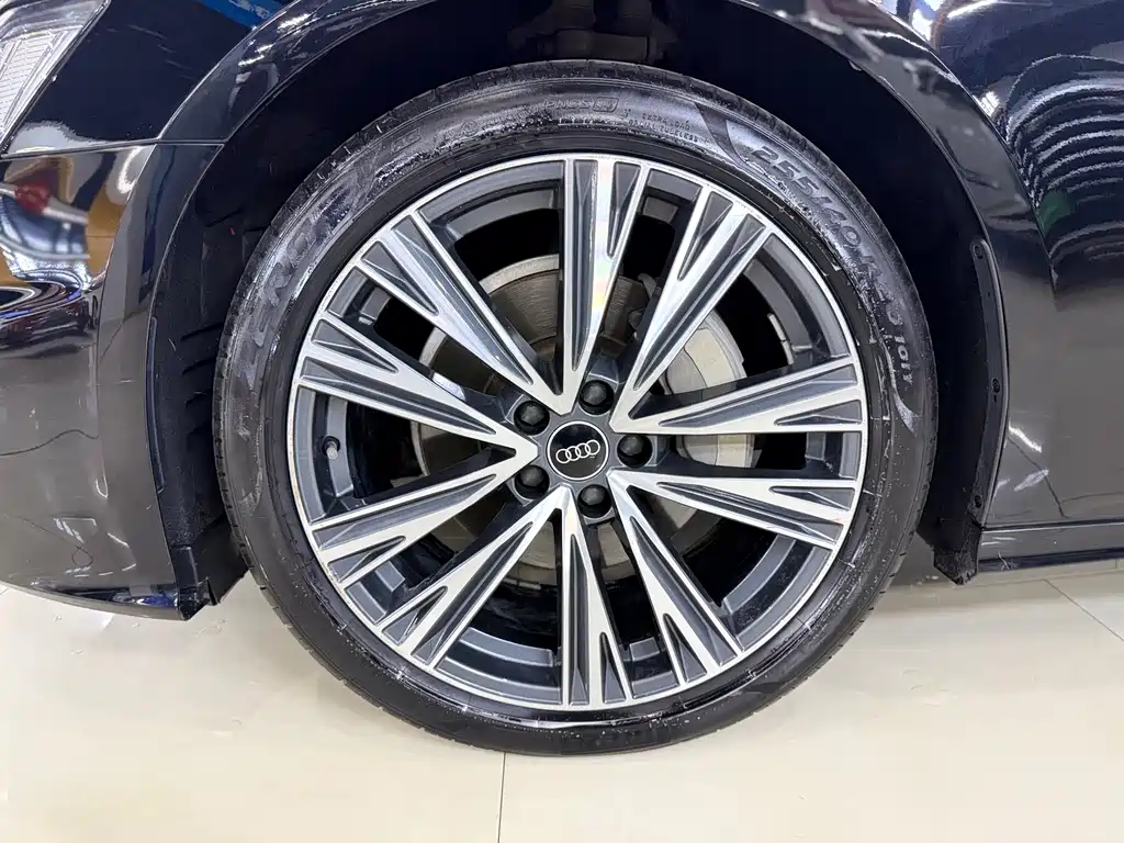 Audi A6L 2023 40 TFSI Luxury