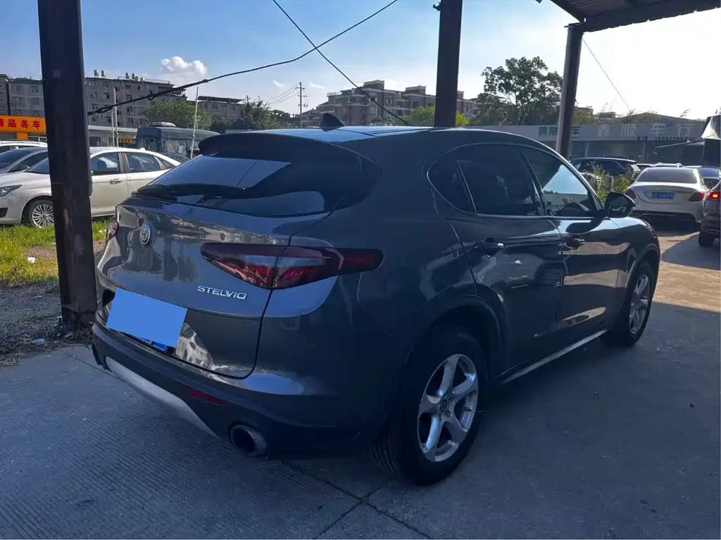 Alfa Romeo Stelvio — миниатюра 8