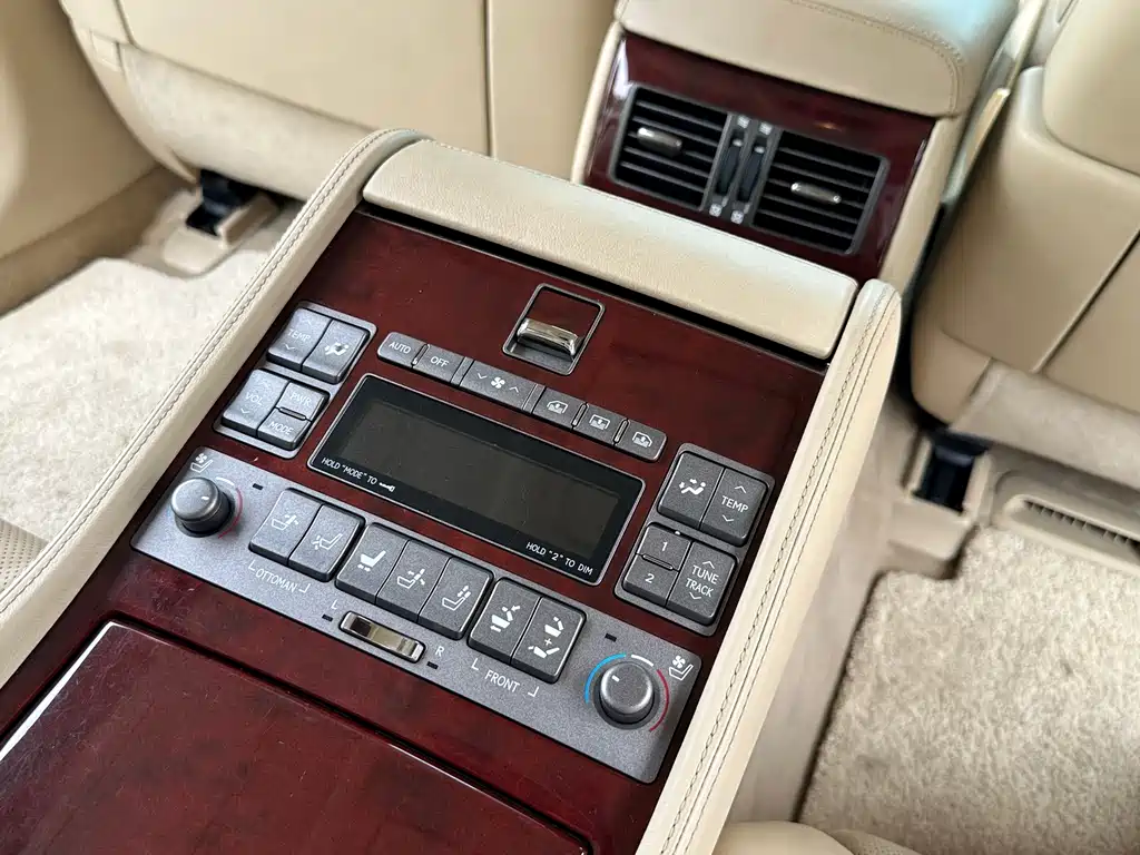 Lexus LS — миниатюра 15