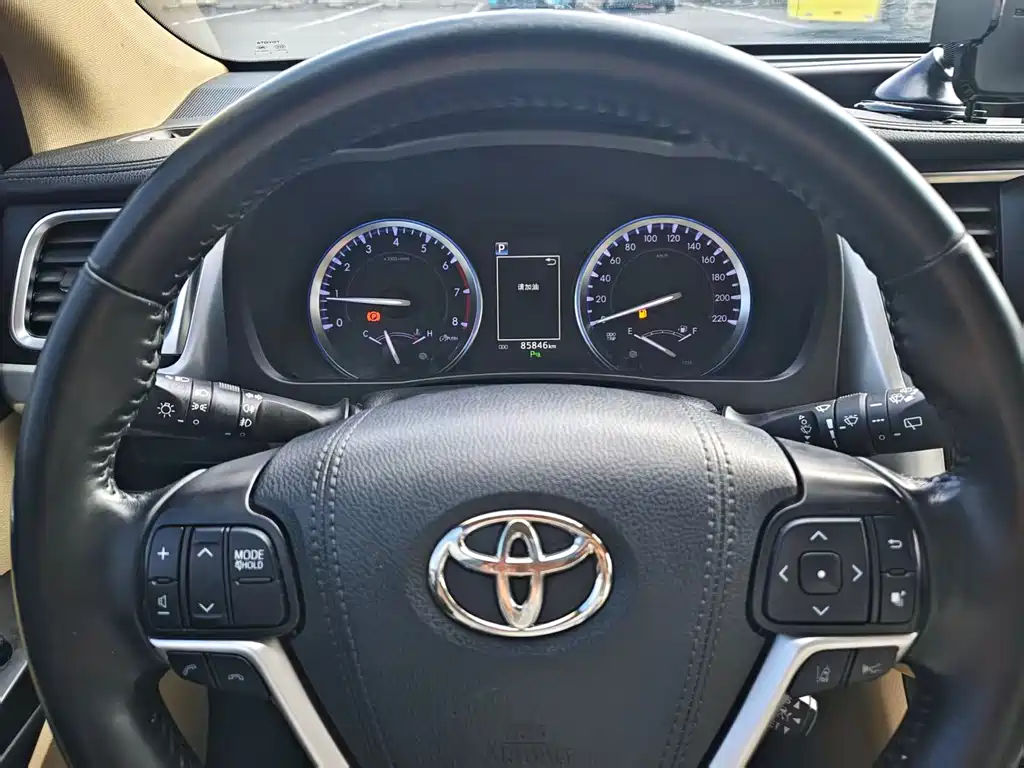 TOYOTA HIGHLANDER