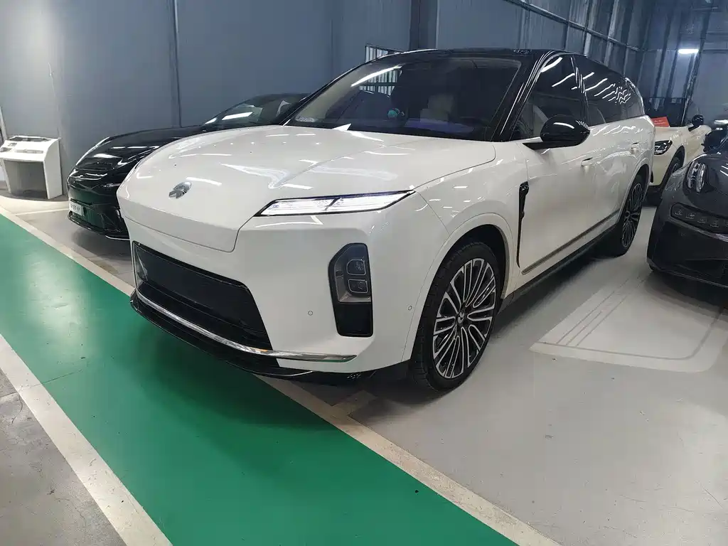 NIO ES8
