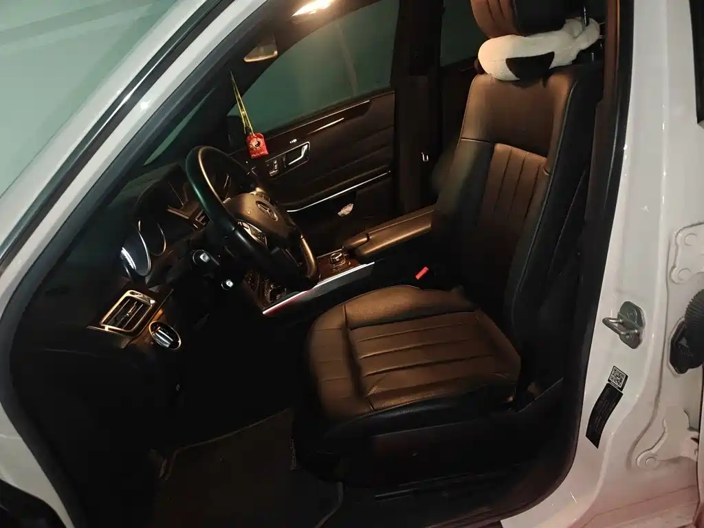 Mercedes-Benz E-Class — миниатюра 11