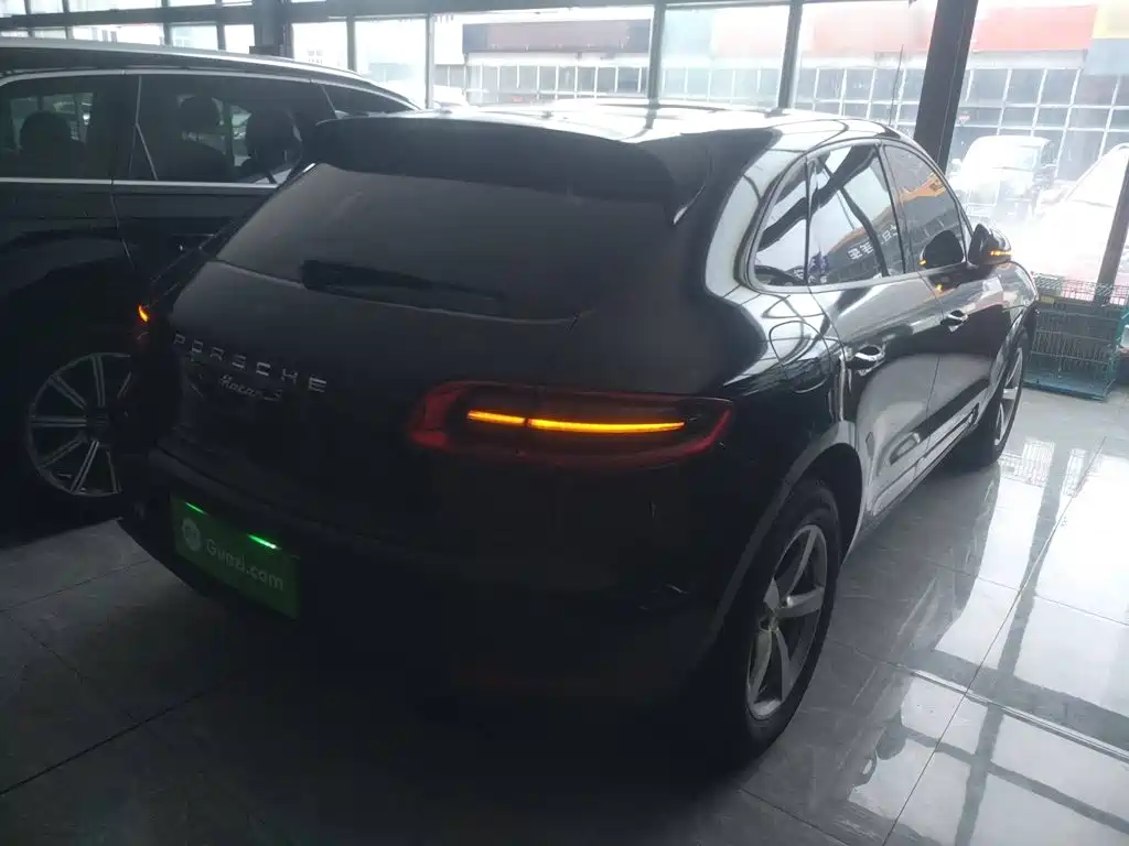 Porsche Macan — миниатюра 6