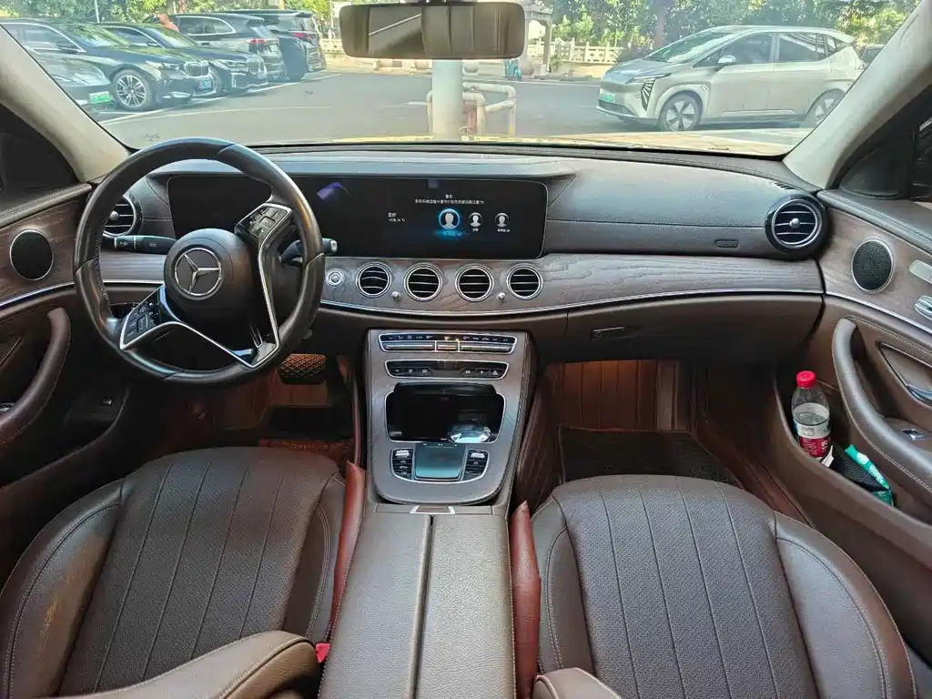 Mercedes-Benz E-Class — миниатюра 8