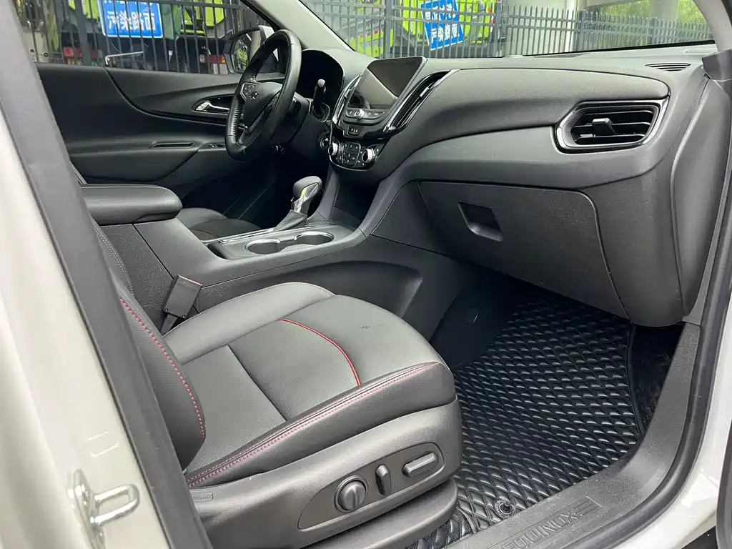 Chevrolet Equinox — миниатюра 11