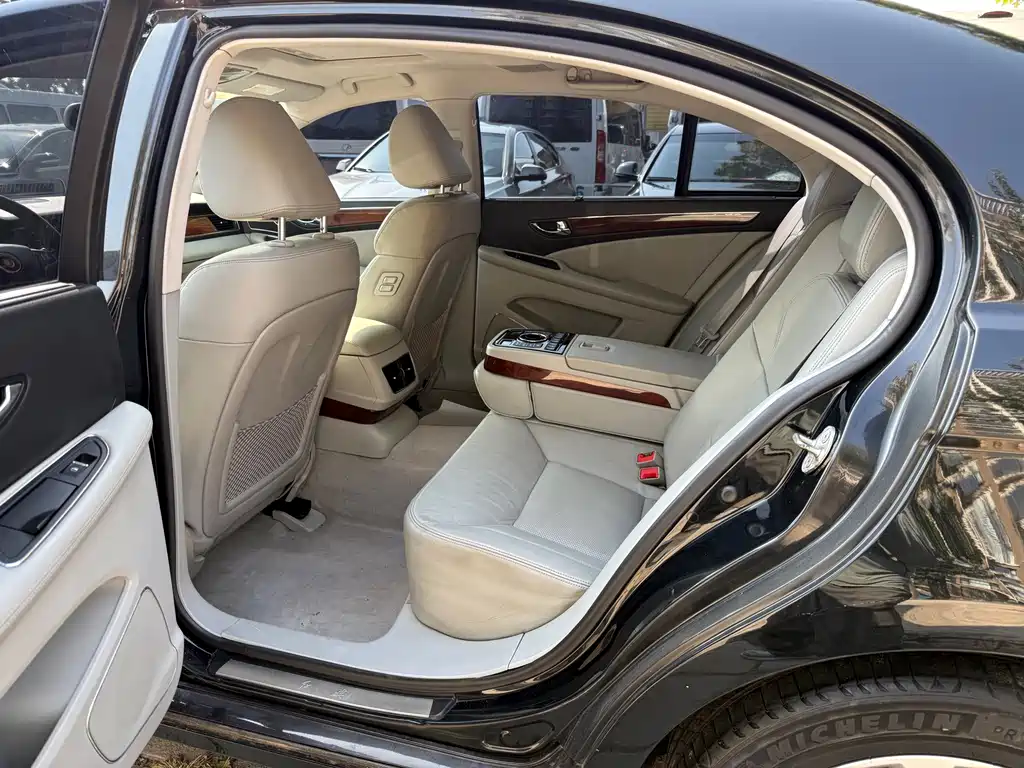 Hongqi Hongqi H7 — миниатюра 14