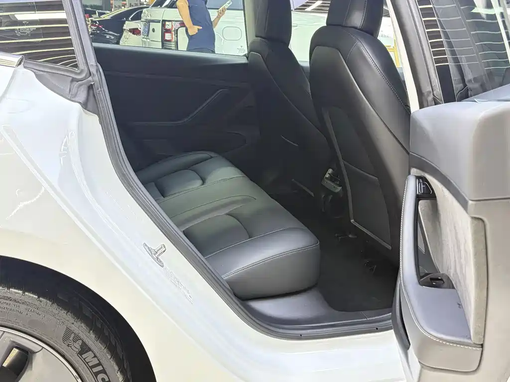 Tesla Model 3 — миниатюра 14