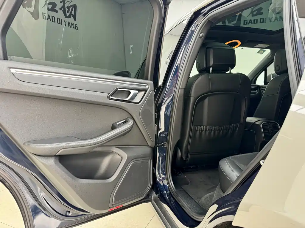 Porsche Macan — миниатюра 9