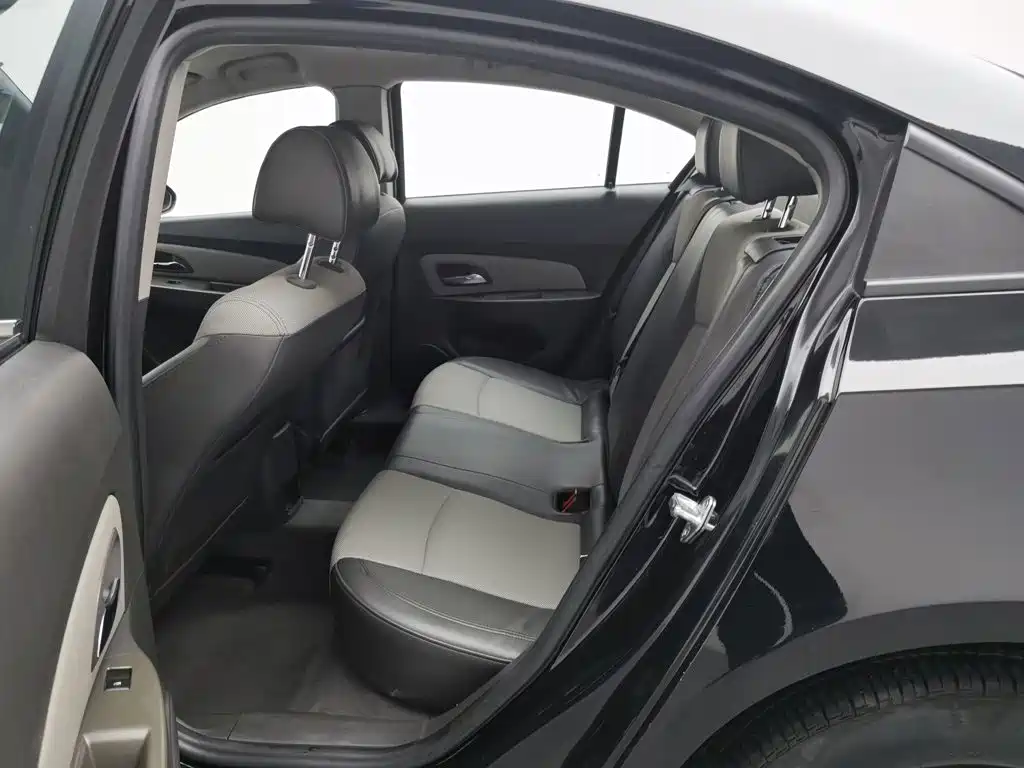 Chevrolet Cruze — миниатюра 15