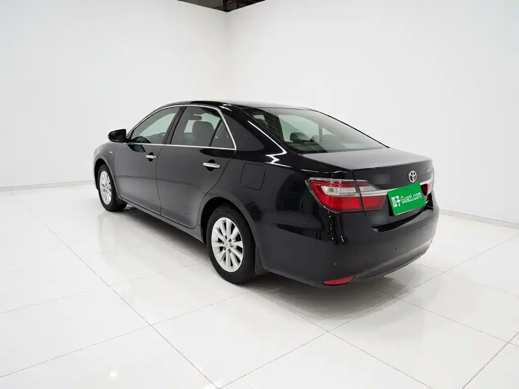 Toyota Camry — миниатюра 4